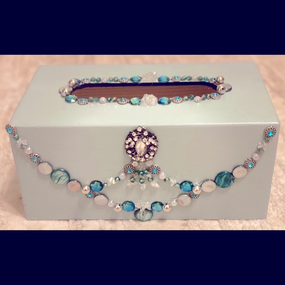 Oh so fabulous teal chalked blue Tissue box - Picture 2 of 3